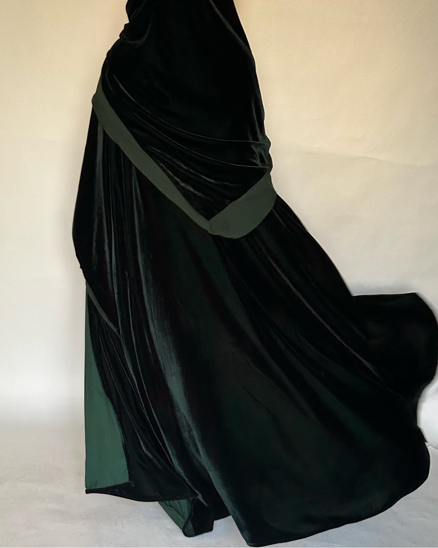 A139 - Green Winter Velvet Abaya & Head Scarf