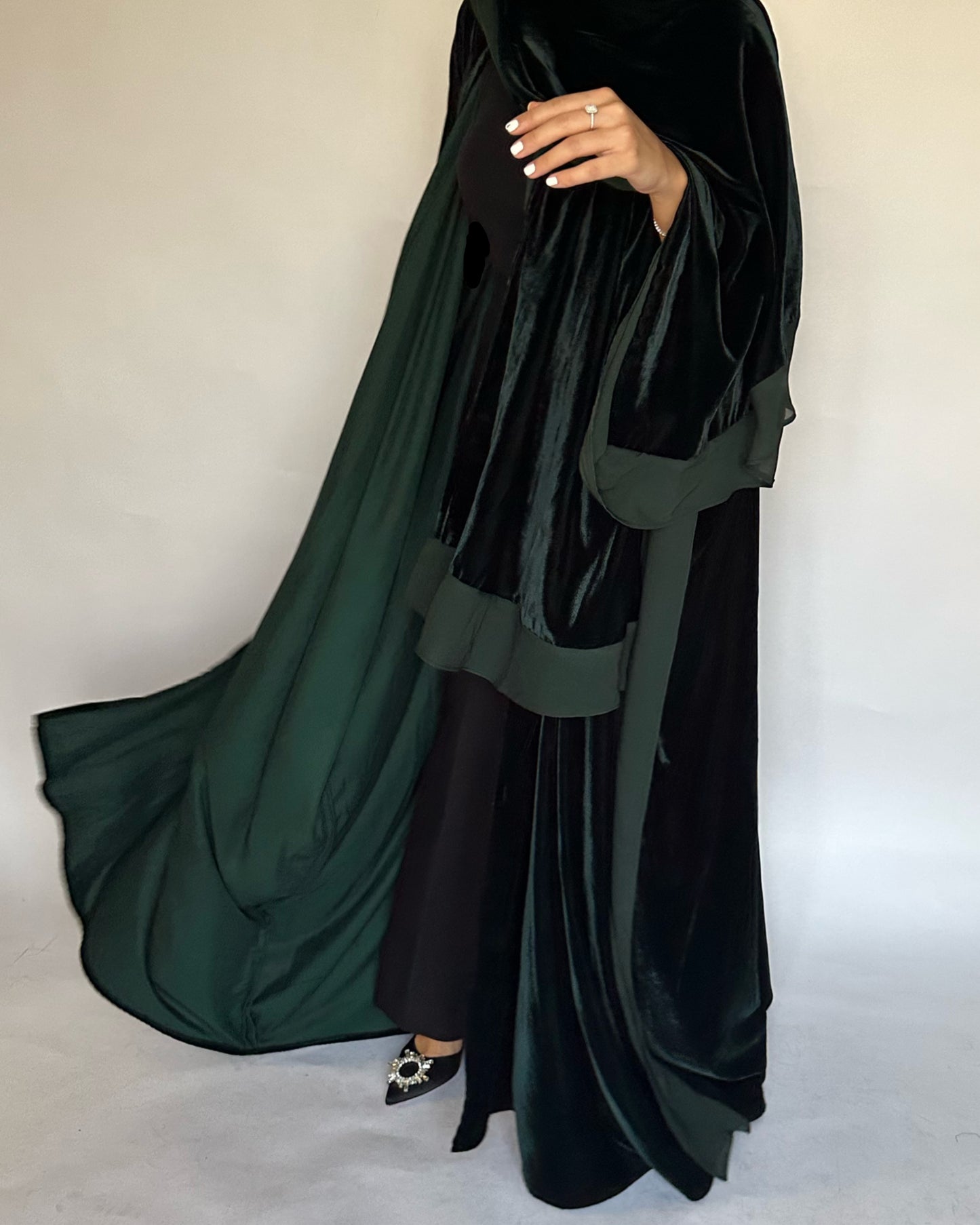 A139 - Green Winter Velvet Abaya & Head Scarf